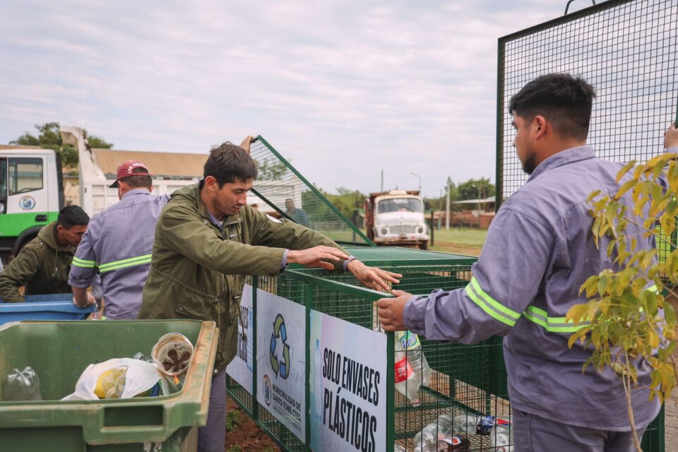 El Municipio instaló contenedores para residuos reciclables en el C.I.C 