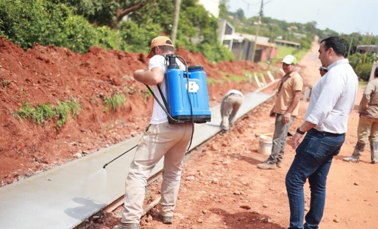 Suaid recorrió las obras de cordón cuneta en calle Madariaga y destacó el rol de los vecinos en el Programa Mita y Mita