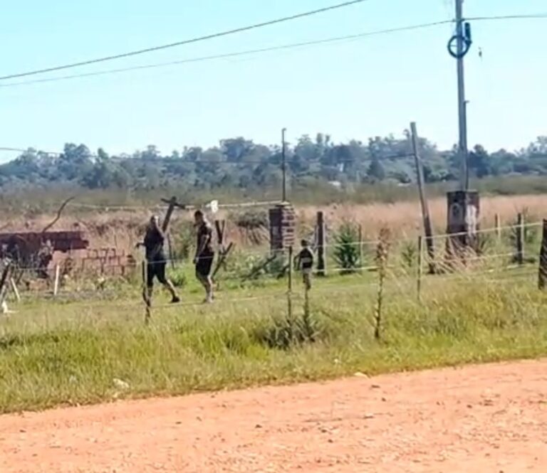 Escándalo en la "Comisión por el Agua de la Curtiembre": Dos mujeres "golpearon y patotearon" a la Presidenta