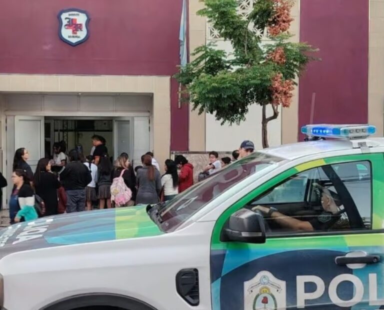 Refuerzan la presencia policial en Escuelas de Corrientes