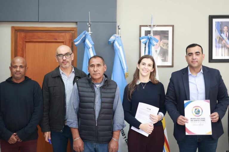 Empleados municipales de Santo Tomé podrán acceder a estudios universitarios con 10% de descuento