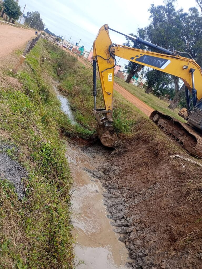 Santo Tomé: El Plan Hídrico Integral avanza con nuevas tareas de limpieza y mantenimiento en el arroyo Tapera