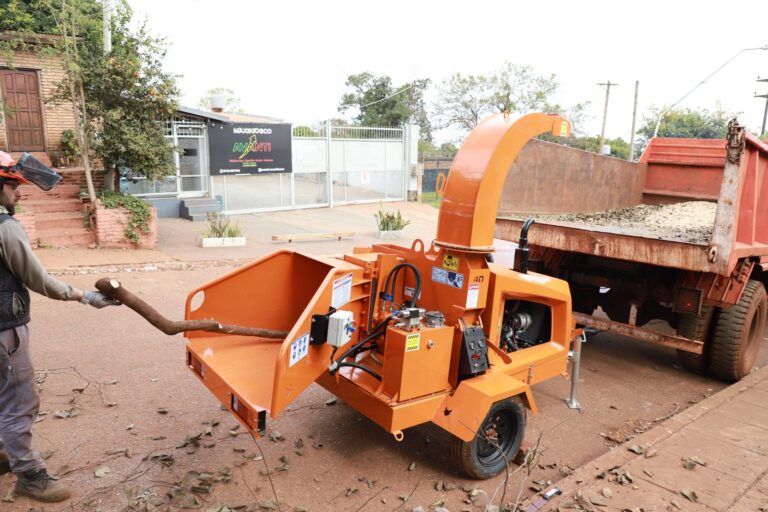 Virasoro: Municipio  incorporó una chipeadora para fortalecer las tareas de limpieza y mantenimiento urbano