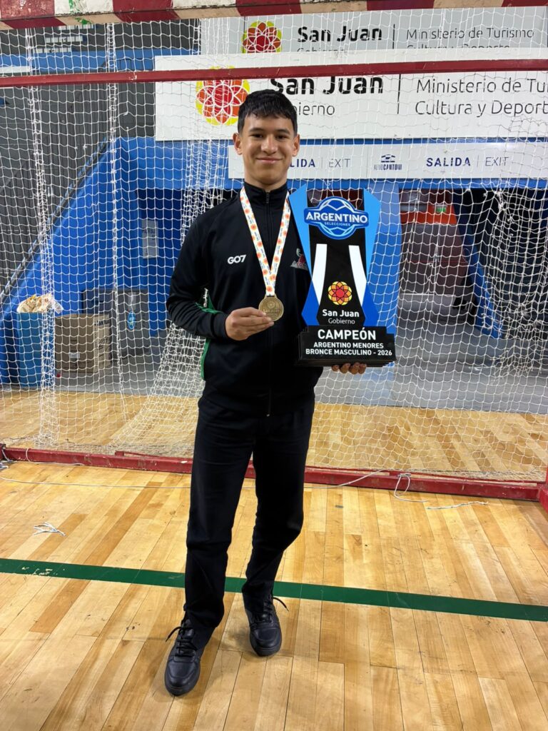 Leonel Zamudio, de Santo Tomé, campeón con la Selección Correntina de Handball Leonel Zamudio, de Santo Tomé, campeón con la Selección Correntina de Handball