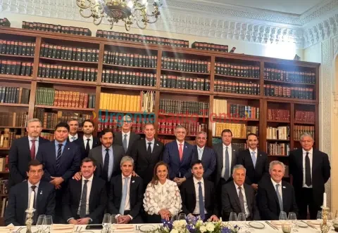 Valdés participó en París de una reunión con gobernadores y funcionarios nacionales Valdés participó en París de una reunión con gobernadores y funcionarios nacionales