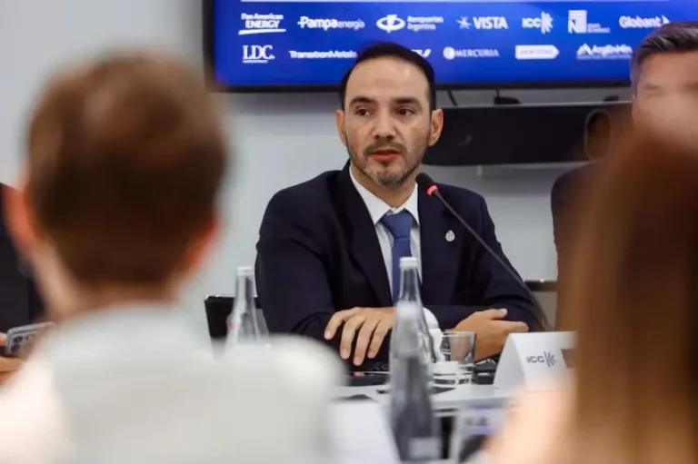 Valdés cerró su visita a Francia y una comitiva vendrá a Corrientes en noviembre