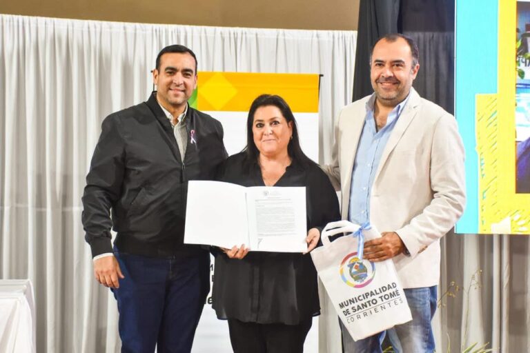 LAURA LEWIN VISITÓ SANTO TOMÉ Y BRINDÓ UNA JORNADA DE CAPACITACIÓN DOCENTE LAURA LEWIN VISITÓ SANTO TOMÉ Y BRINDÓ UNA JORNADA DE CAPACITACIÓN DOCENTE