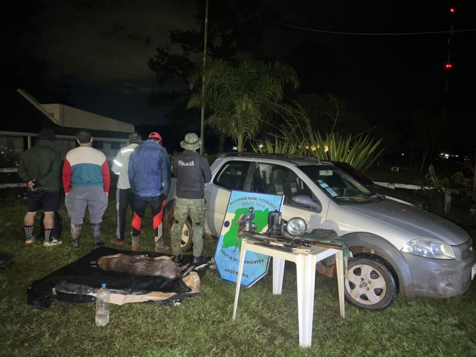 SANTO TOMÉ: CUATRO CAZADORES FURTIVOS DETENIDOS CON UN FUSIL, MUNICIONES Y ANIMALES SILVESTRES FAENADOS