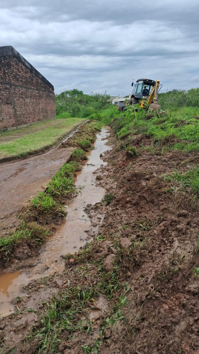 Santo Tomé intensifica la limpieza de canales y alcantarillas ante las lluvias Santo Tomé intensifica la limpieza de canales y alcantarillas ante las lluvias